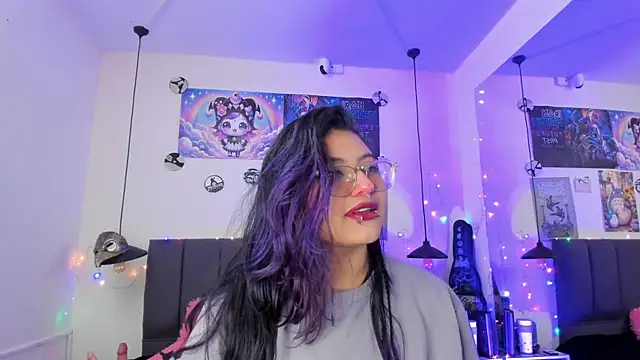 SabrinaV  online show from June 11, 11:19 am