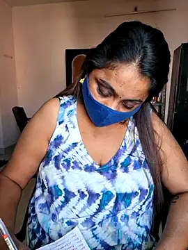 Snapshot of queendivya chatting on June 25, 2:00 am queendivya online show from June 25, 2:00 am