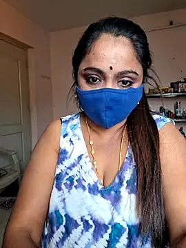 Snapshot of queendivya chatting on June 25, 6:51 am queendivya online show from June 25, 6:51 am