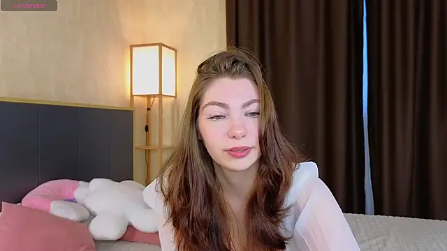 EmilyZortea online show from September 21, 8:49 am