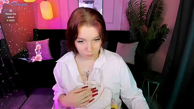 Layla Glam online show from April 12, 2:11 pm