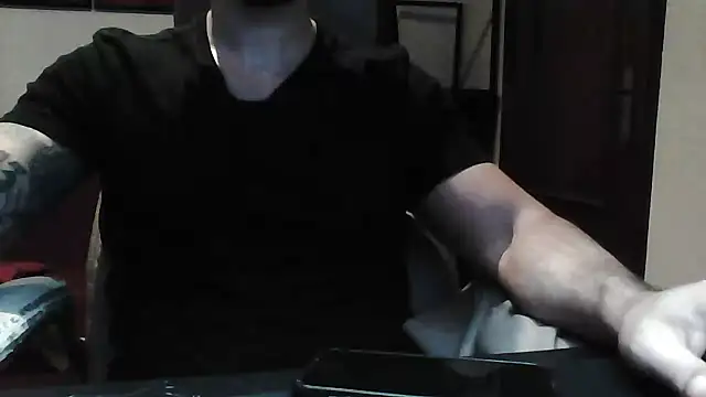yourfantasy777 online show from April 25, 11:35 pm