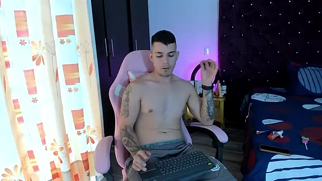 BooyHott  online show from November 23, 7:13 pm