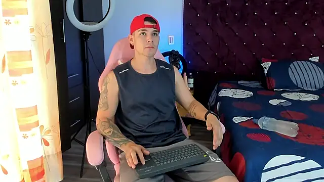 BooyHott  online show from November 28, 6:43 pm