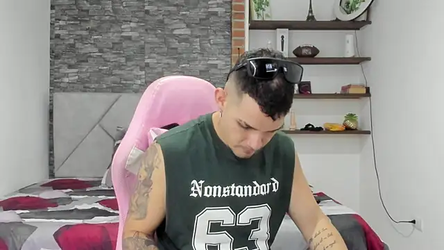 BooyHott  online show from February 11, 7:08 pm