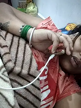 sweetqueen143 online show from March 12, 4:29 am