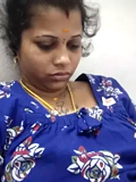 sweetqueen143 online show from April 6, 4:46 am