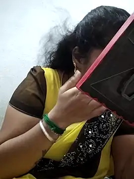 sweetqueen143 online show from April 12, 7:13 am