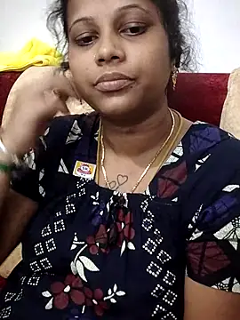 sweetqueen143 online show from April 18, 8:40 am