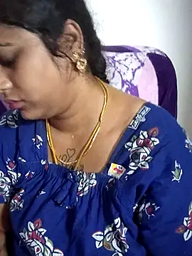 sweetqueen143 online show from May 13, 6:22 am