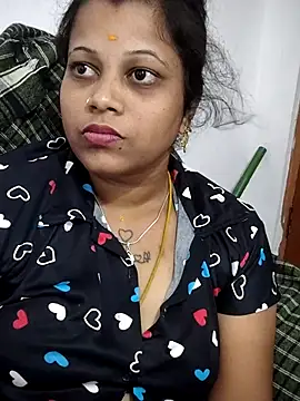 sweetqueen143 online show from May 16, 12:40 am