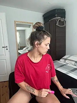 Snapshot of xvalentinaof chatting on February 5, 8:24 pm xvalentinaof online show from February 5, 8:24 pm