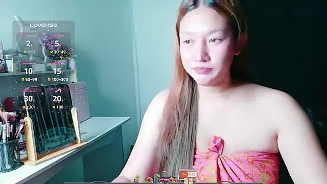 Snapshot of Lalacream12 chatting on May 16, 1:32 pm Lalacream12 online show from May 16, 1:32 pm