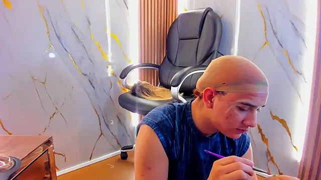 Snapshot of Marian_Cristal chatting on February 10, 3:54 am Marian Cristal online show from February 10, 3:54 am