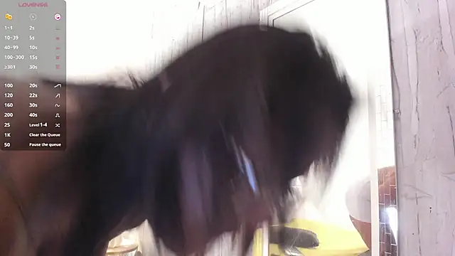 EmillyLim online show from April 7, 8:31 pm