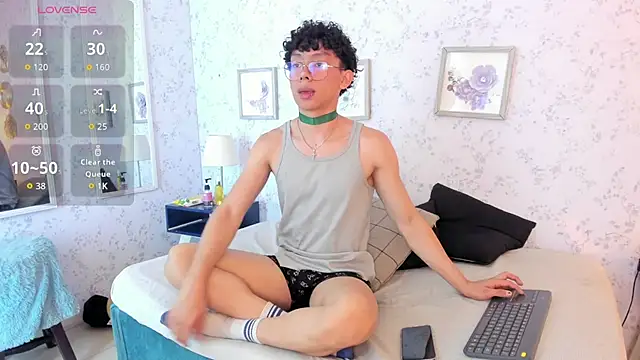 liam twiink online show from March 18, 7:28 pm