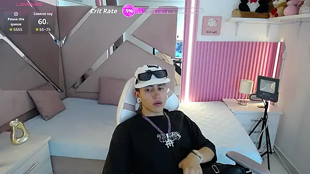 oblivionlove online show from June 2, 10:01 pm