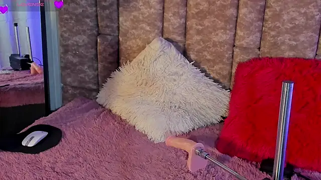 Snapshot of Missdionne_curly chatting on December 19, 12:01 pm Missdionne curly online show from December 19, 12:01 pm