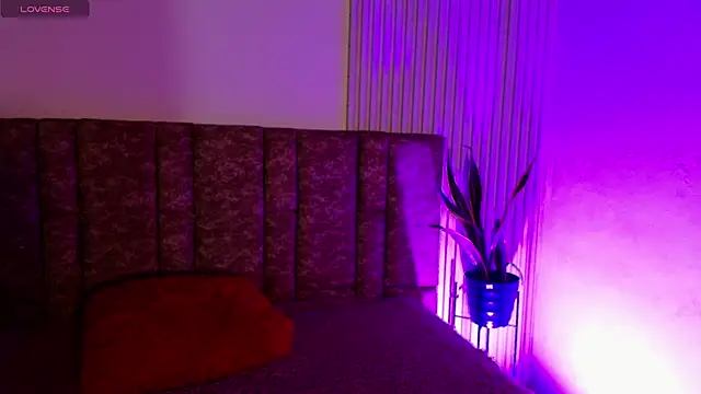 Snapshot of Missdionne_curly chatting on January 13, 11:15 am Missdionne curly online show from January 13, 11:15 am