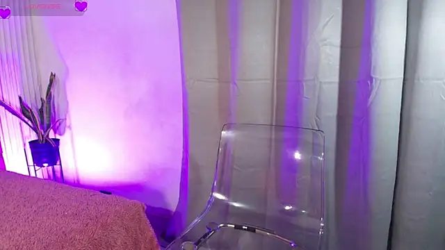 Snapshot of Missdionne_curly chatting on February 4, 11:27 am Missdionne curly online show from February 4, 11:27 am