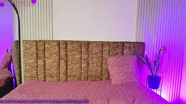 Snapshot of Missdionne_curly chatting on March 2, 11:17 am Missdionne curly online show from March 2, 11:17 am