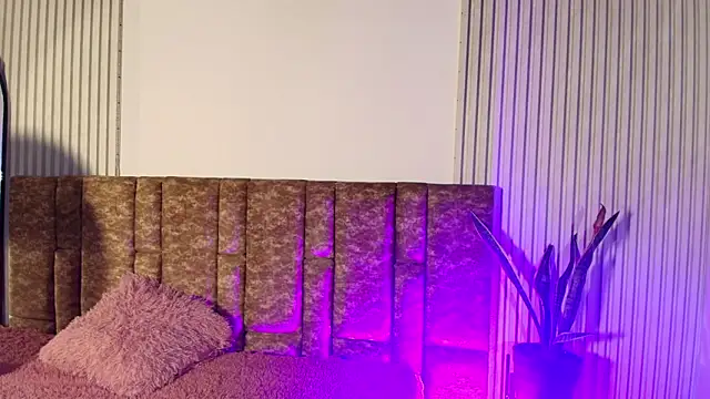 Snapshot of Missdionne_curly chatting on March 3, 11:16 am Missdionne curly online show from March 3, 11:16 am