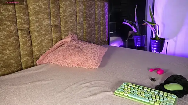 Missdionne curly online show from April 13, 11:27 am