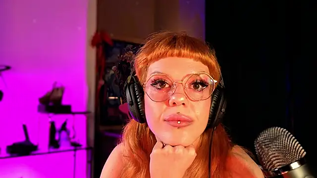 tacodeluxxxe online show from May 21, 2:07 am