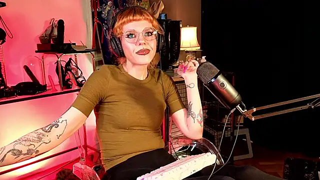 tacodeluxxxe online show from June 3, 12:57 am