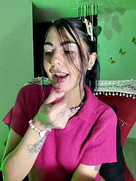 ValeNiitaLuv online show from July 4, 4:07 am