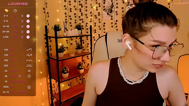 Snapshot of LinaBlossom_ chatting on June 23, 2:31 am LinaBlossom online show from June 23, 2:31 am