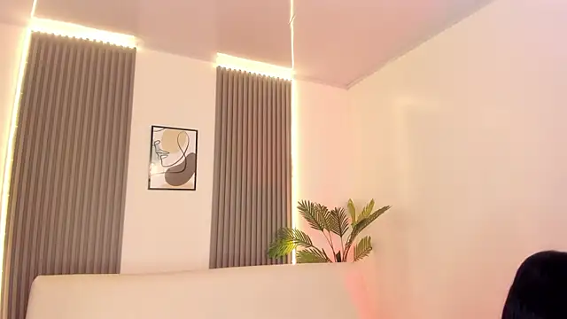 amaraa lewiis online show from October 2, 12:12 pm