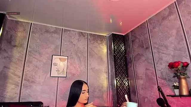 amaraa lewiis online show from October 10, 12:15 pm