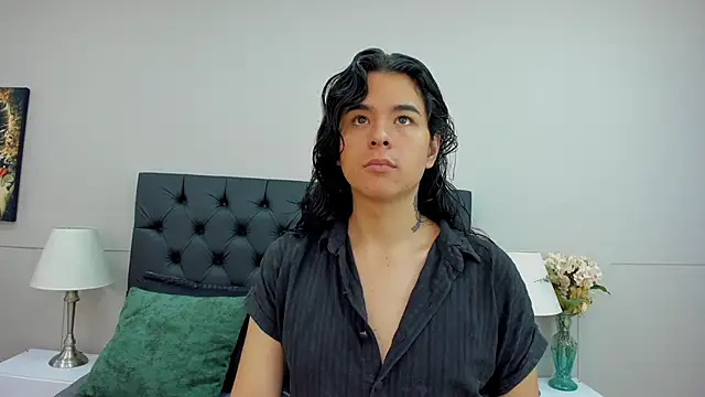 Angel Dustts online show from October 12, 7:35 pm