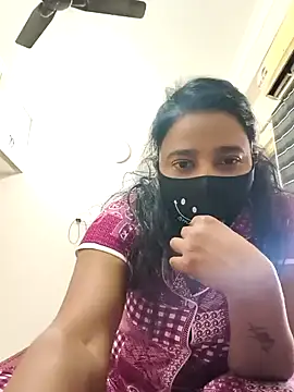 Snapshot of Charm_Queen chatting on February 8, 5:55 am Charm Queen online show from February 8, 5:55 am