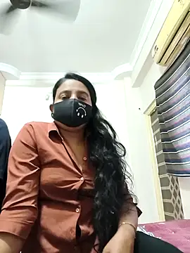 Snapshot of Charm_Queen chatting on February 10, 7:12 am Charm Queen online show from February 10, 7:12 am