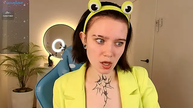 Snapshot of Elastikisss chatting on November 16, 2:28 am Elastikisss online show from November 16, 2:28 am