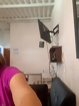 lindsay-rosee online show from April 14, 6:25 pm