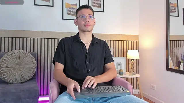 marcuswildx online show from September 26, 5:50 pm