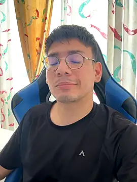 marcuswildx online show from December 3, 3:10 pm