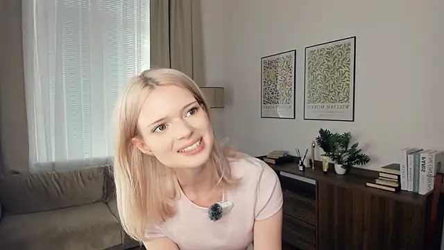 LaureMestler online show from October 4, 8:45 am