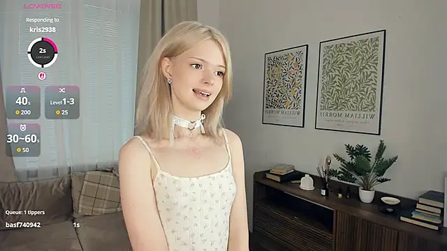 LaureMestler online show from October 19, 8:37 am