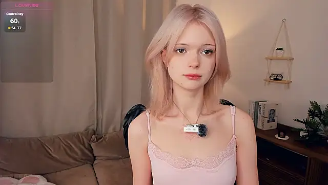 LaureMestler online show from February 16, 8:32 am