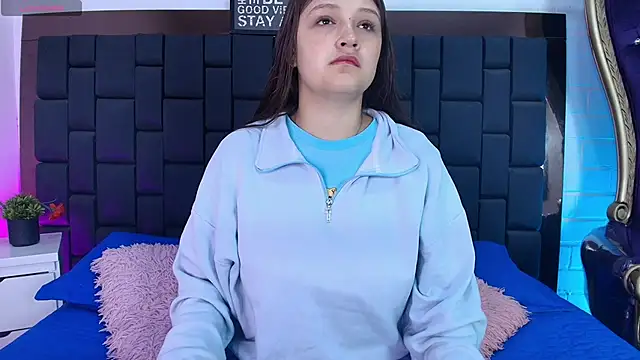 Krystal Heartss online show from November 24, 1:00 pm