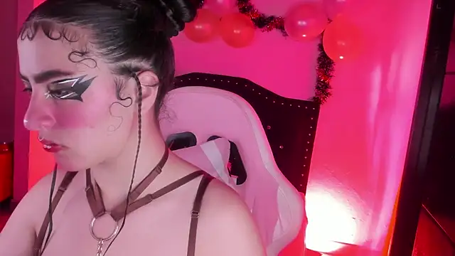 kitty  chs online show from December 22, 1:52 pm