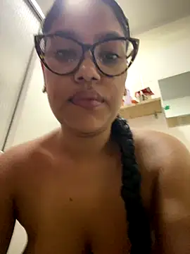 miiabrown18 online show from December 17, 9:04 am