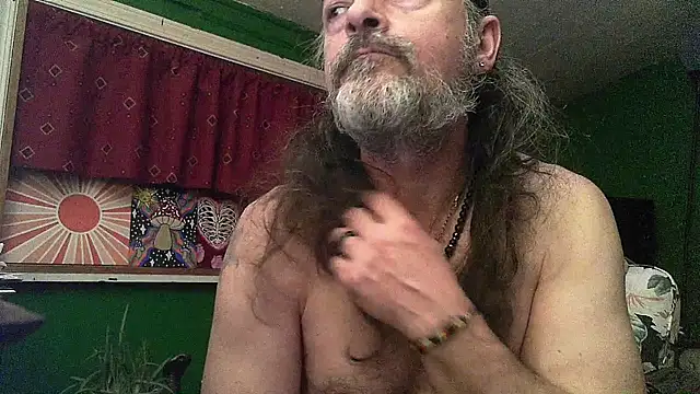 Snapshot of HippieDad333 chatting on March 26, 12:06 am HippieDad333 online show from March 26, 12:06 am