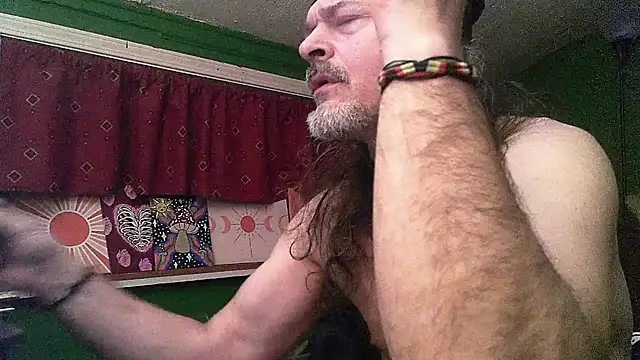 Snapshot of HippieDad333 chatting on April 3, 4:54 am HippieDad333 online show from April 3, 4:54 am