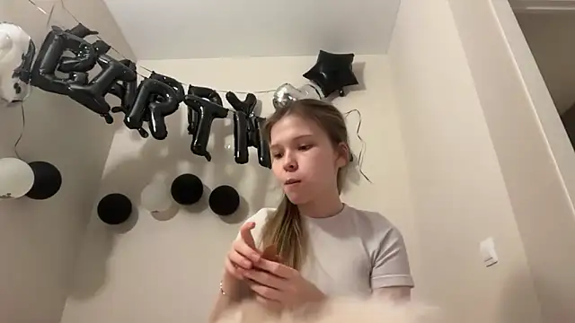 CandysRose online show from April 9, 9:20 pm