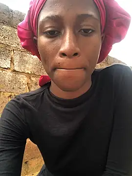 Caramel102004 online show from April 22, 9:22 am